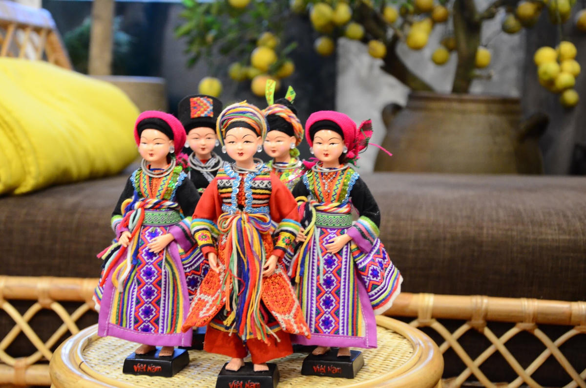 Thành phẩm búp bê dân tộc đẹp mắt sau khi trải qua nhiều công đoạn.