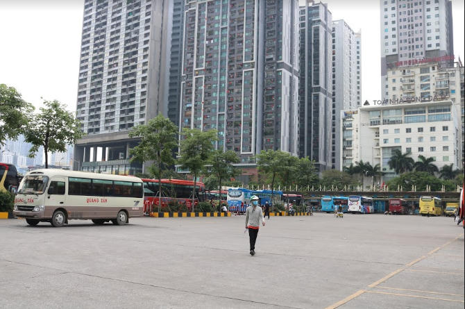 Khu vực cổng bến không còn cảnh đông đúc, chật chội như những năm trước.