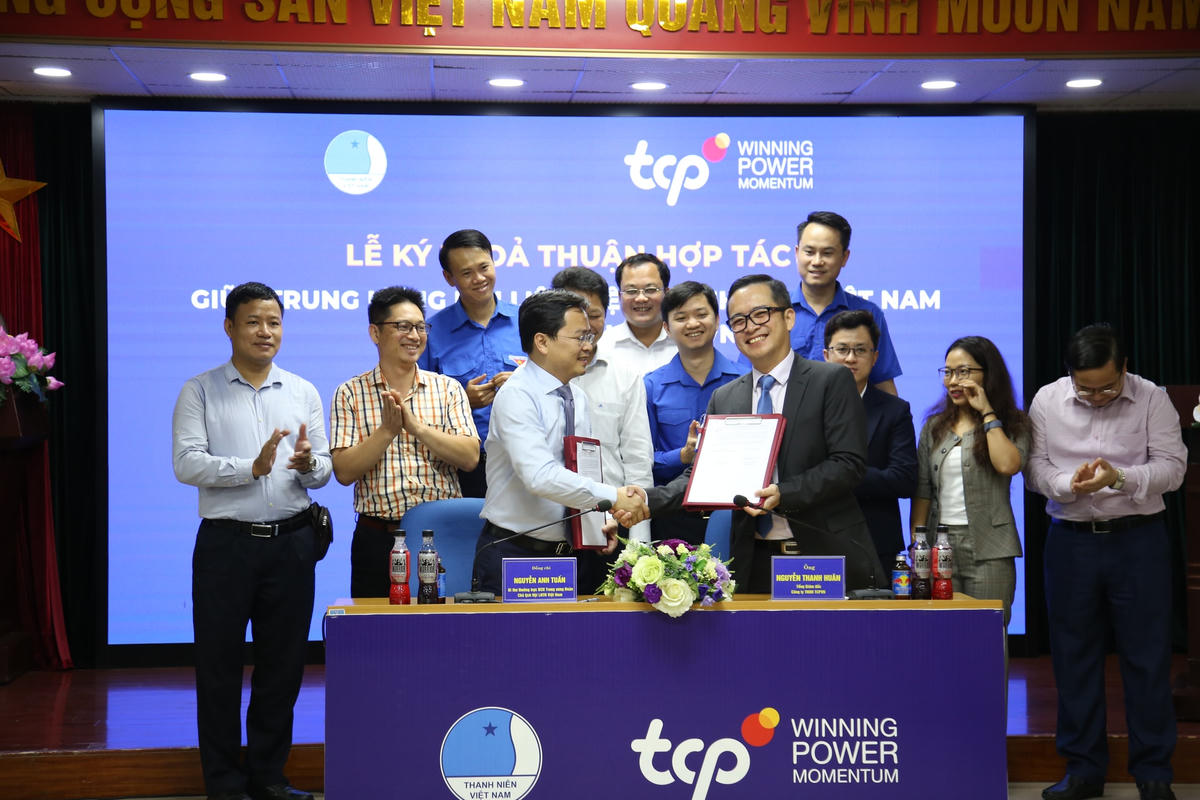 Hai bên ký chương trình hợp tác. 