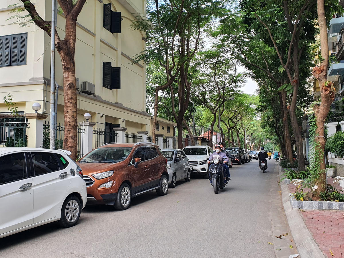 Con đường này có chiều dài 470 mét, rộng khoảng 10 mét.