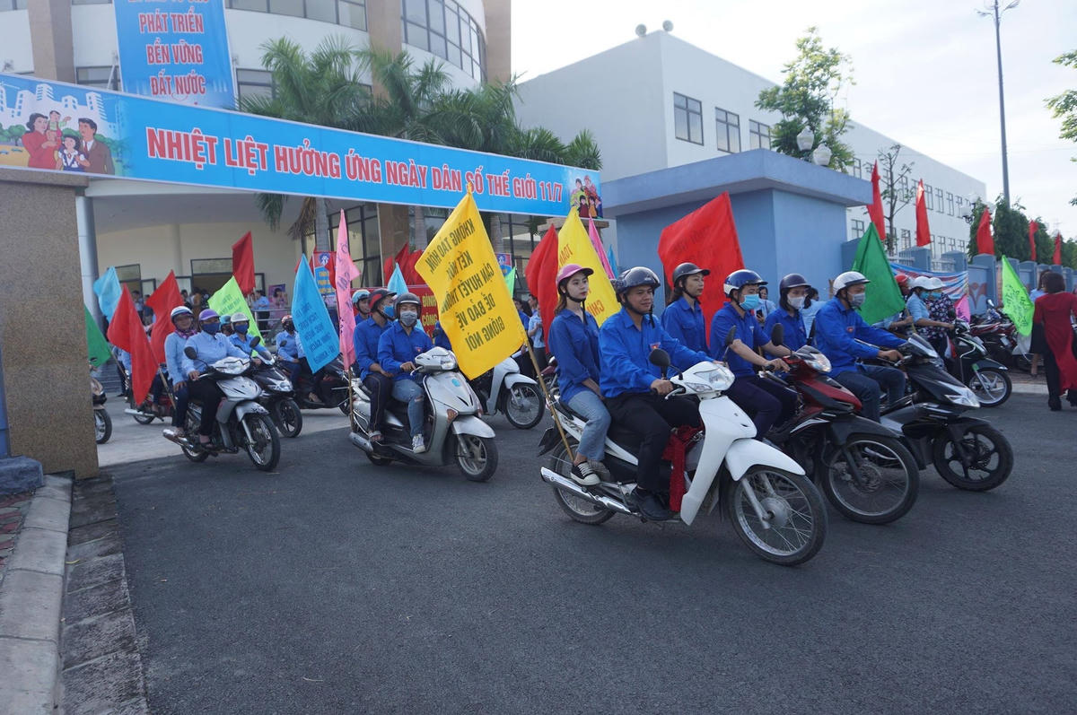 Diễu hành cổ động Ngày Dân số thế giới.