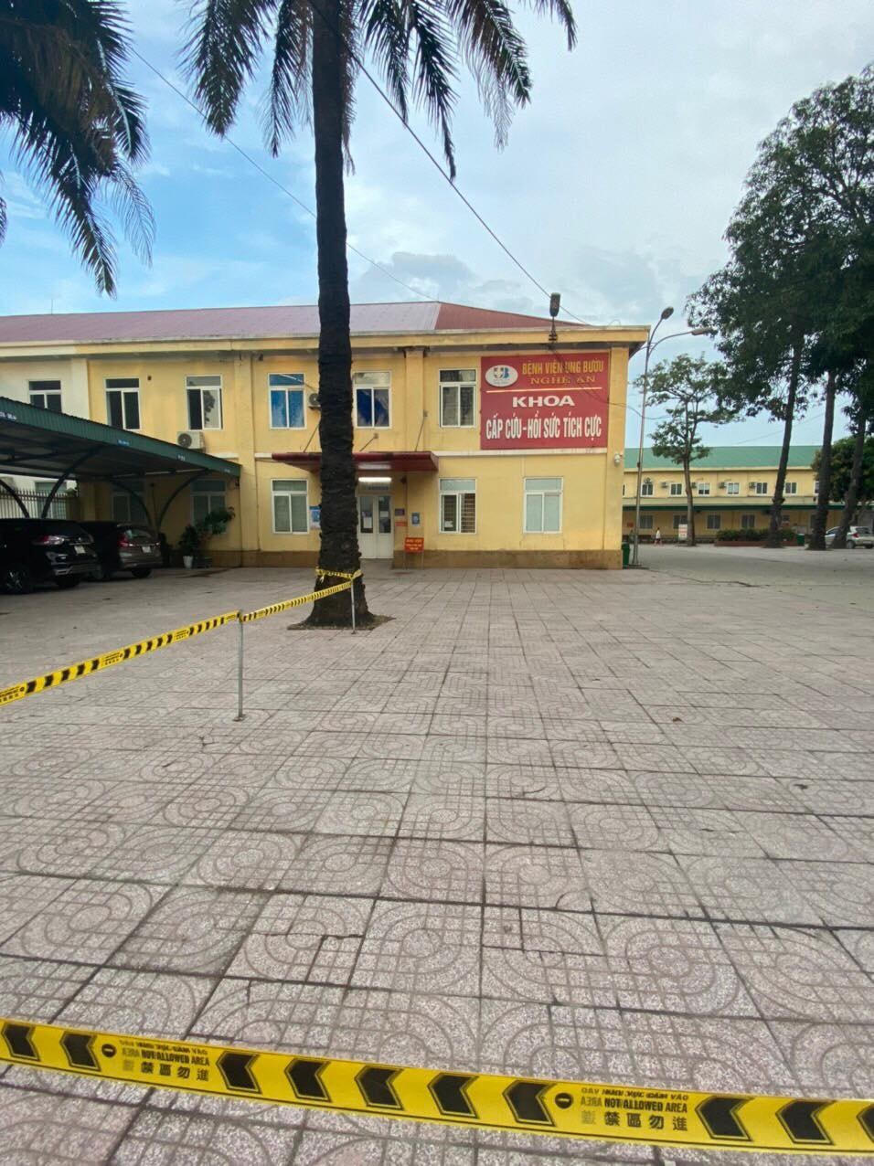 Khoa Hồi sức Cấp cứu (Bệnh viên Ung bướu Nghệ An) bị phong tỏa.
