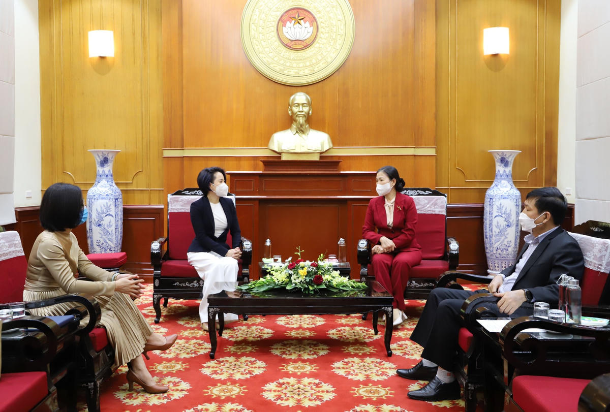Quang cảnh buổi tiếp nhận.