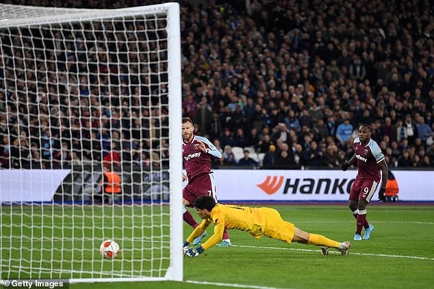 Cầu thủ vào sân thay người, Andriy Yarmolenko đã trở thành người hùng của West Ham, khi ghi bàn ở phút 112 sau đường kiến tạo của Pablo Fornals.