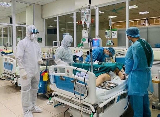 Điều trị cho bệnh nhân nhiễm Covid-19 tại Bệnh viện Bệnh Nhiệt đới trung ương. Đây cũng là 1 trong 3 nơi đầu tiên tiêm vaccine ngùa Covid-19 vào ngày 8/3 tới.