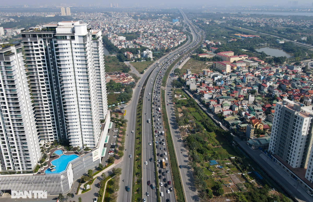 Ngày đầu năm mới, đường trên cao ở Hà Nội ùn tắc nghiêm trọng từ sáng đến trưa