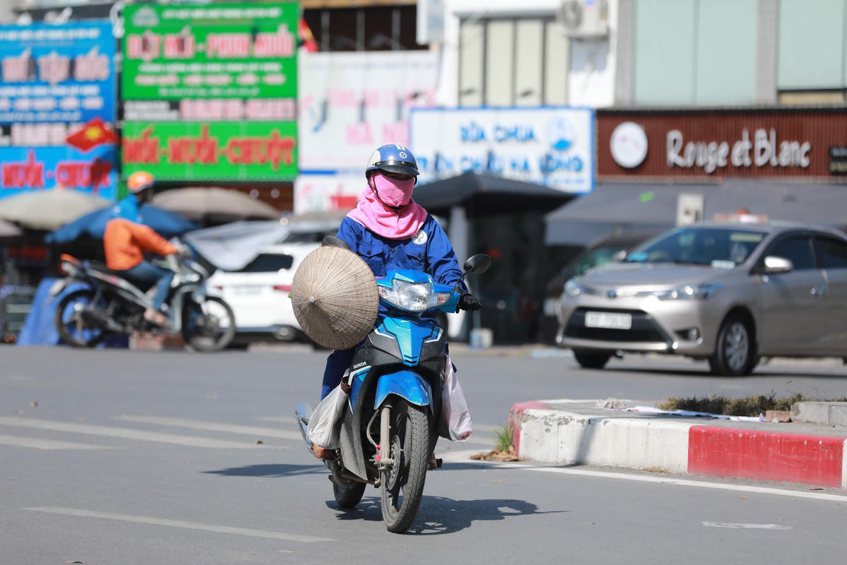 Miền Bắc đang trong đợt nắng gắt. Ảnh: Quang Vinh.