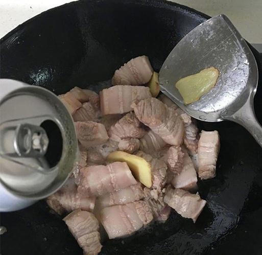 Thêm nửa lon bia.