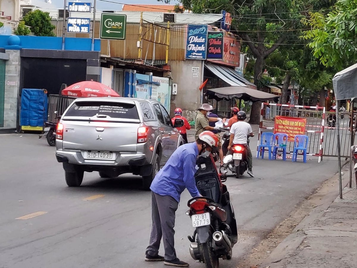 Một chốt kiểm dịch ở TP HCM. Ảnh: Trung Lĩnh.
