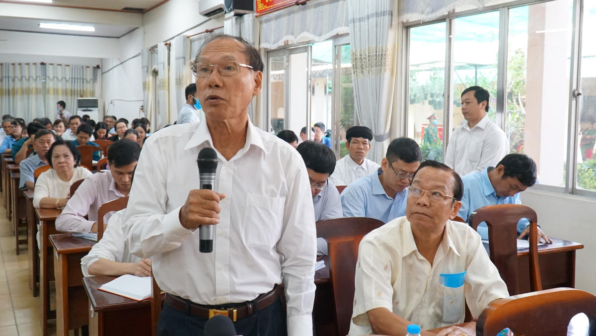 Cử tri phản ánh những bức xúc với đại biểu Quốc hội.