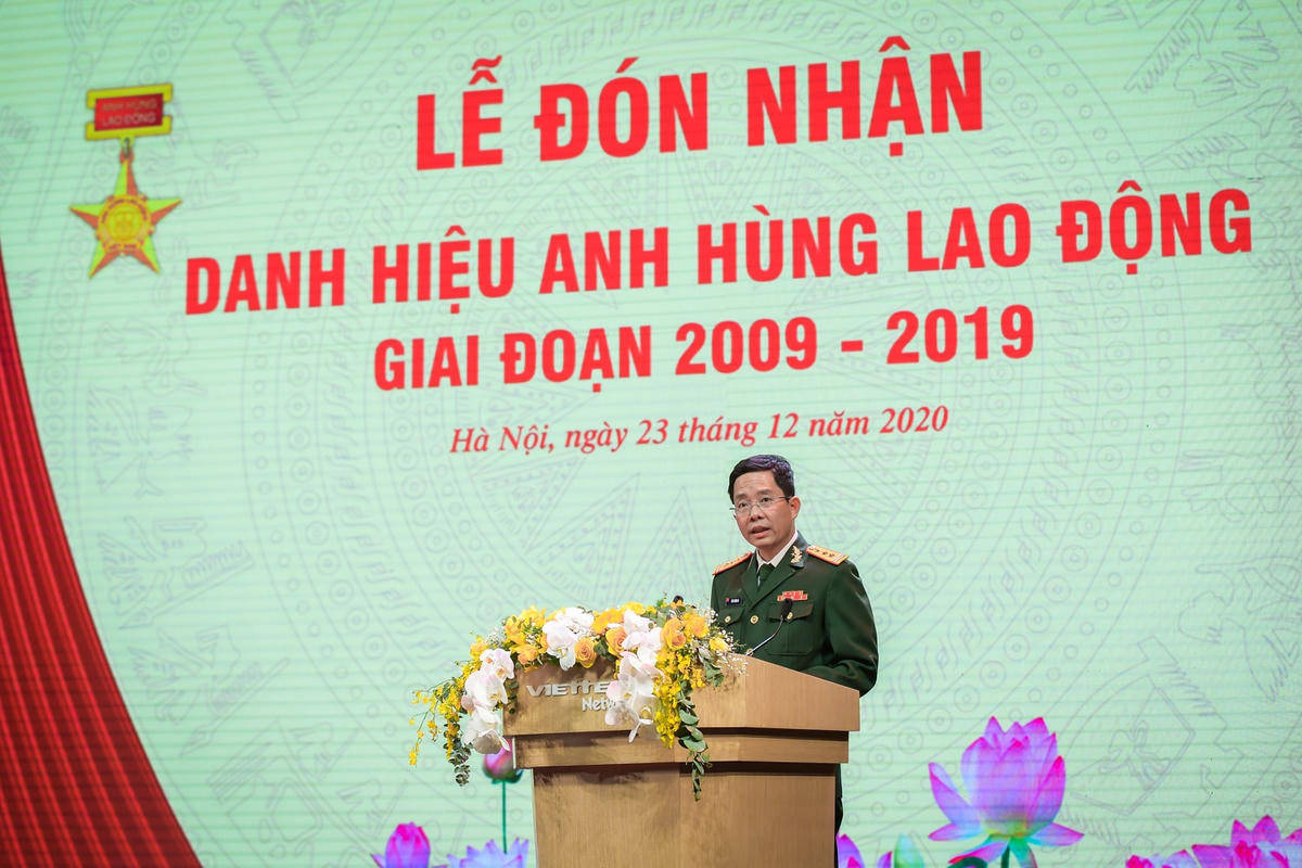 Thượng tá Đào Xuân Vũ, Tổng giám đốc Tổng công ty Mạng lưới Viettel, phát biểu tại buổi lễ.