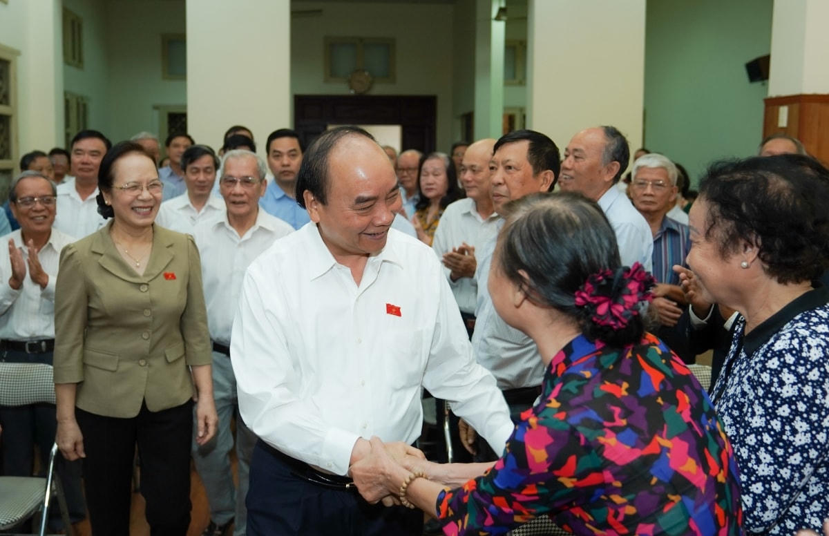 Thủ tướng Nguyễn Xuân Phúc với các cử tri Hải Phòng.