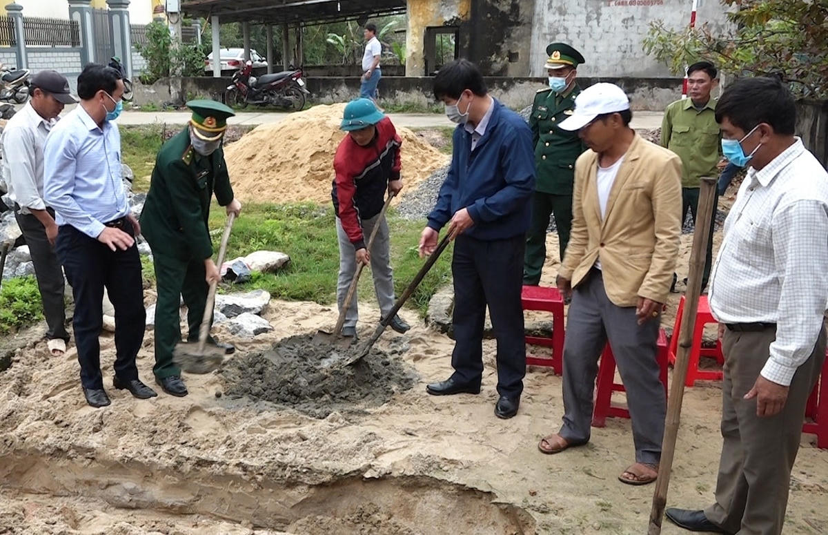 Khởi công xây dựng nhà tình nghĩa cho bà Tỏa ở phường Quảng Phúc.