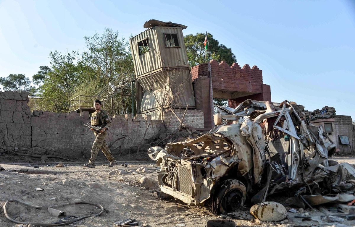 Hiện trường một vụ đánh bom tại Afghanistan. (Ảnh: AFP/TTXVN).
