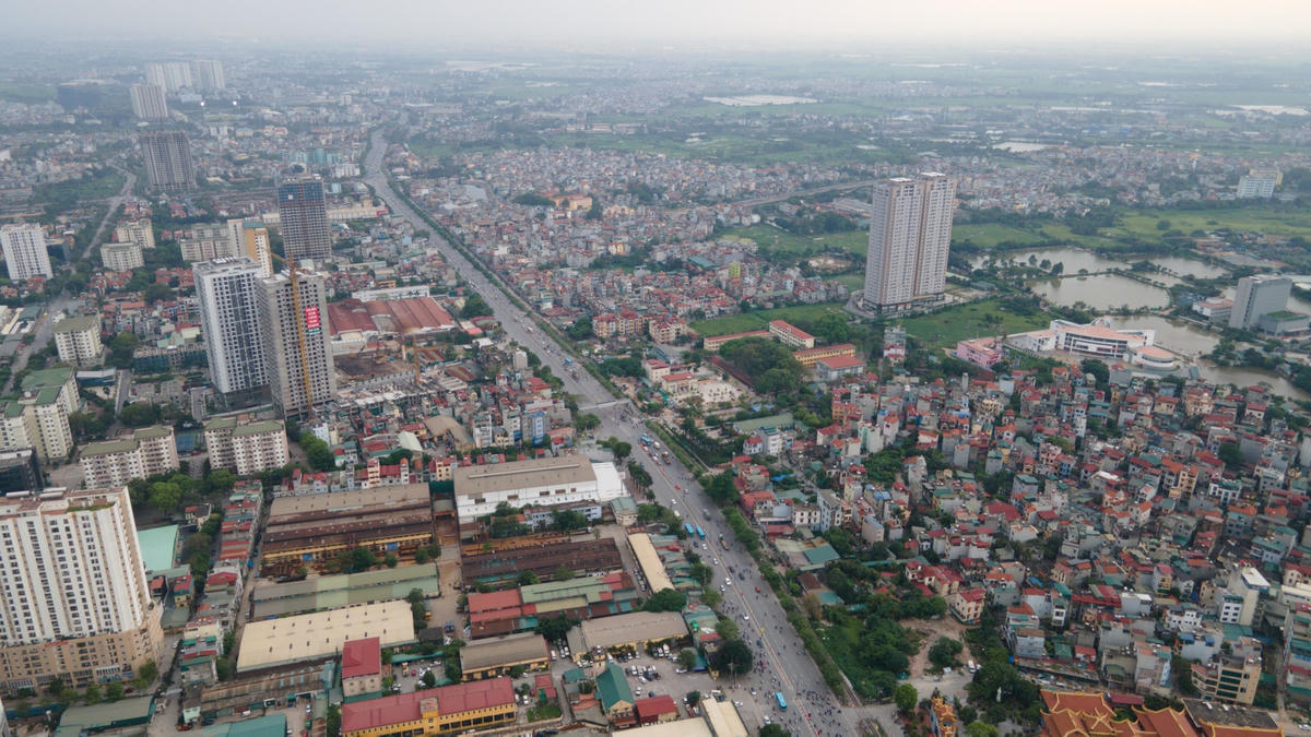 Không gian kiến trúc hiện đại của đô thị được cho là ngổn ngang Ảnh: Quang Vinh
