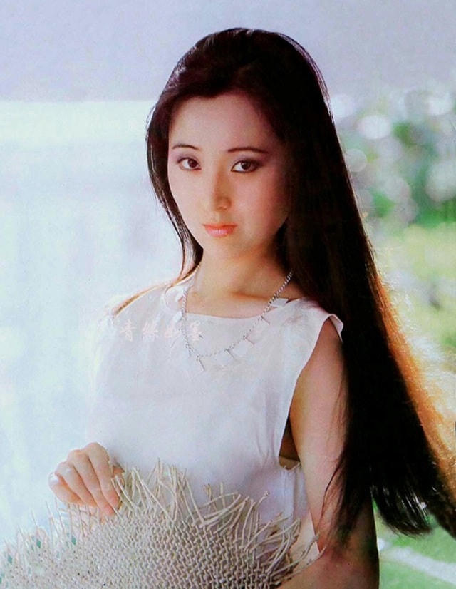 Sau vài tác phẩm điện ảnh, bà quyết định giải nghệ và chuyển hướng kinh doanh.  