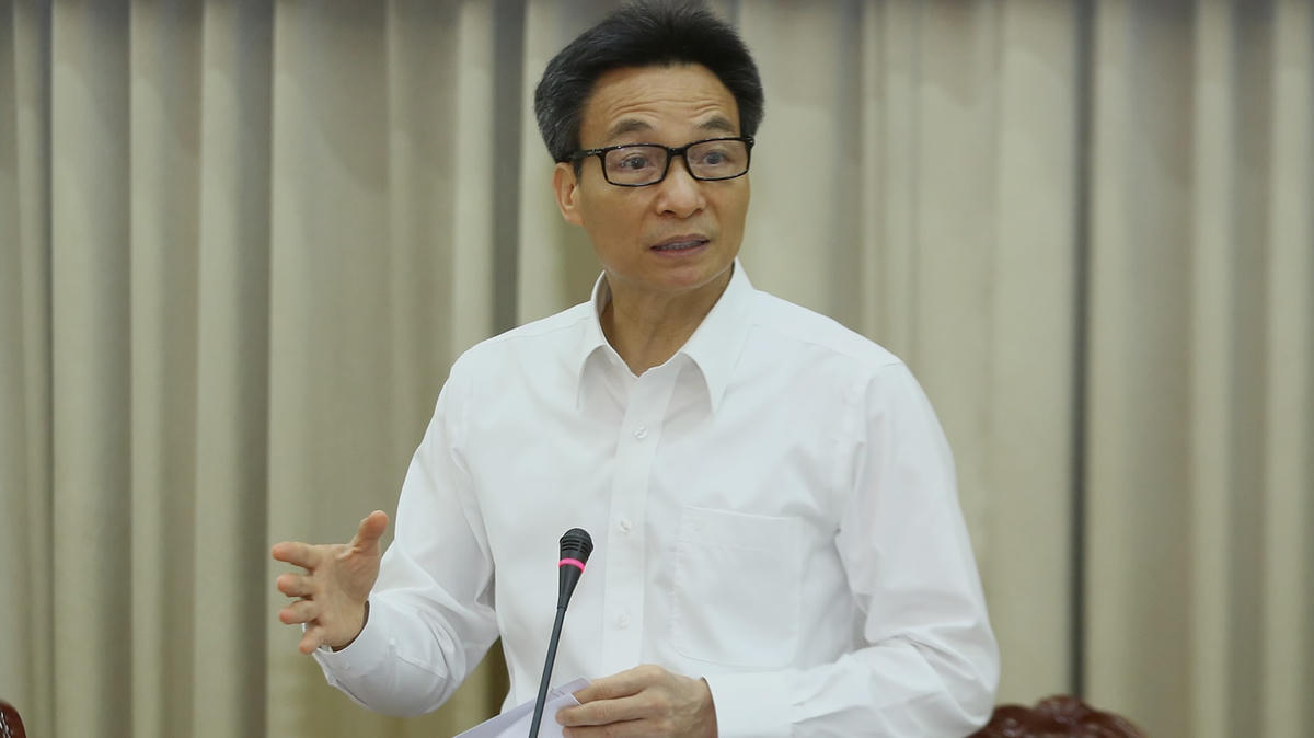 Phó Thủ tướng Chính phủ Vũ Đức Đam yêu cầu đơn vị liên quan sẵn sàng cho tình huống 30.000 người mắc bệnh.
