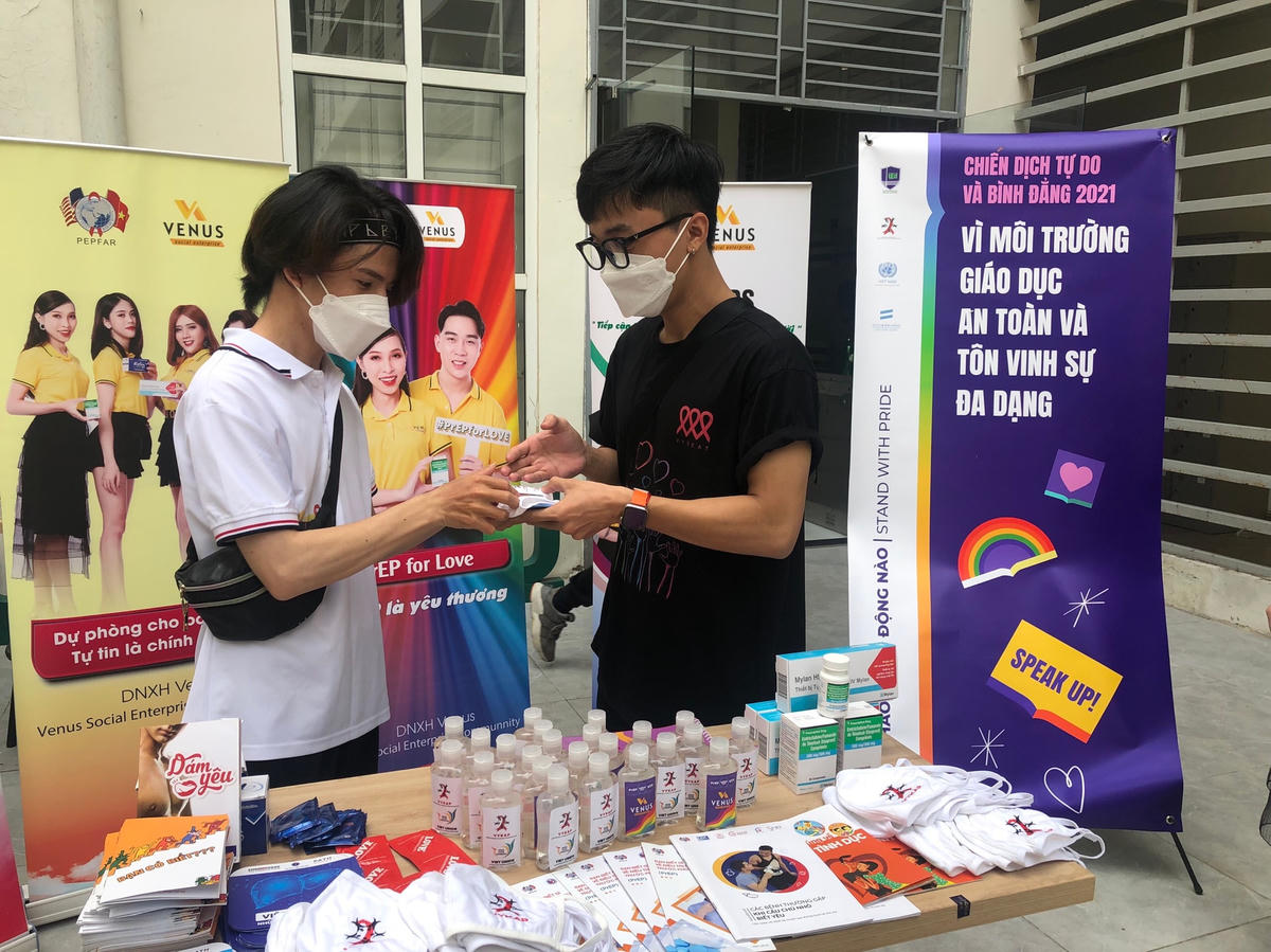 Các bạn trẻ tham gia sự kiện.