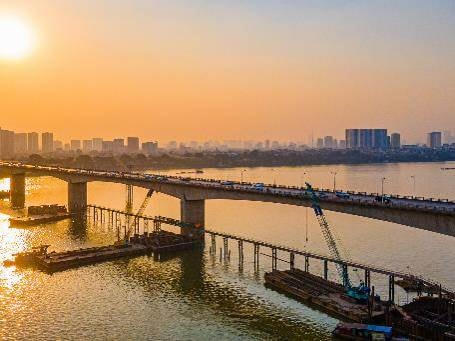 Cầu Vĩnh Tuy giai đoạn 2 dự kiến sẽ được hoàn thành vào năm 2023 giúp hoàn thiện hạ tầng vành đai 2 tăng cường kết nối và khả năng lưu thông giữa trung tâm Hà Nội với khu Đông.