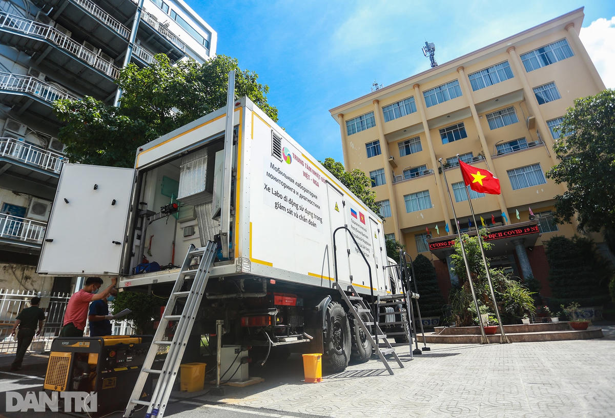 Cận cảnh phòng xét nghiệm Covid-19 di động duy nhất tại Việt Nam