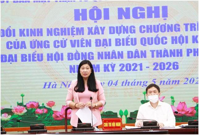 Bà Nguyễn Lan Hương, Chủ tịch Ủy ban MTTQ thành phố Hà Nội phát biểu tại hội nghị.