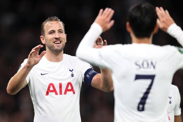 Harry Kane lập hat-trich sau khi vào sân từ băng ghế dự bị.