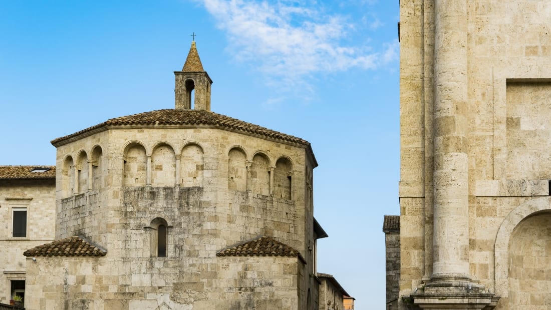 Nhà rửa tội của Ascoli là một trong những tòa nhà theo phong cách Romanesque đẹp nhất của Italy. Ảnh: CNN.