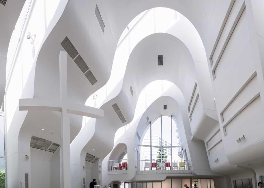 Nhà thờ Harajuku, Nhật Bản – là nhà thờ siêu thời thượng, hiện đại, kiểu dáng đẹp có thiết kế dựa trên số 7 may mắn.  