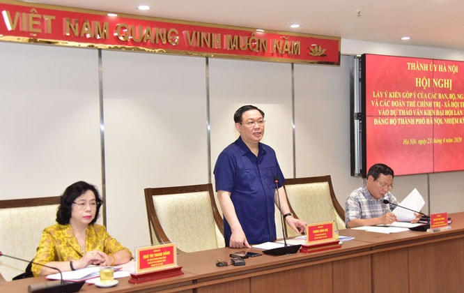 Bí thư Thành ủy Vương Đình Huệ phát biểu tại hội nghị.
