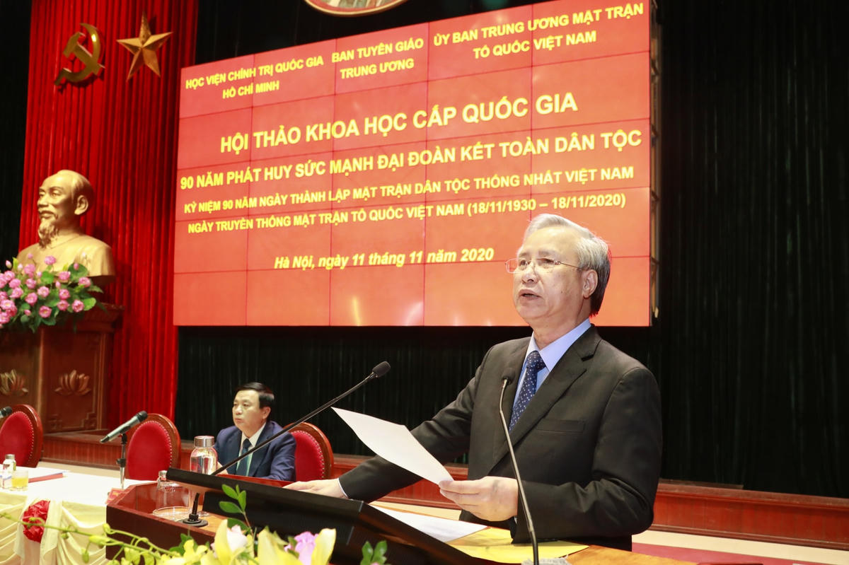 Thường trực Ban Bí thư Trần Quốc Vượng phát biểu tại Hội thảo.