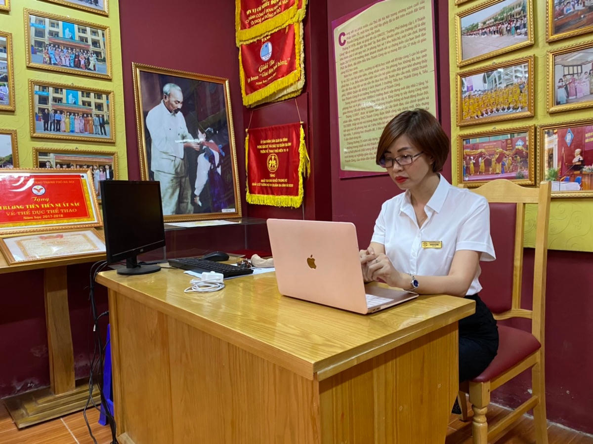 Cô giáo Nguyễn Thị Hồng.