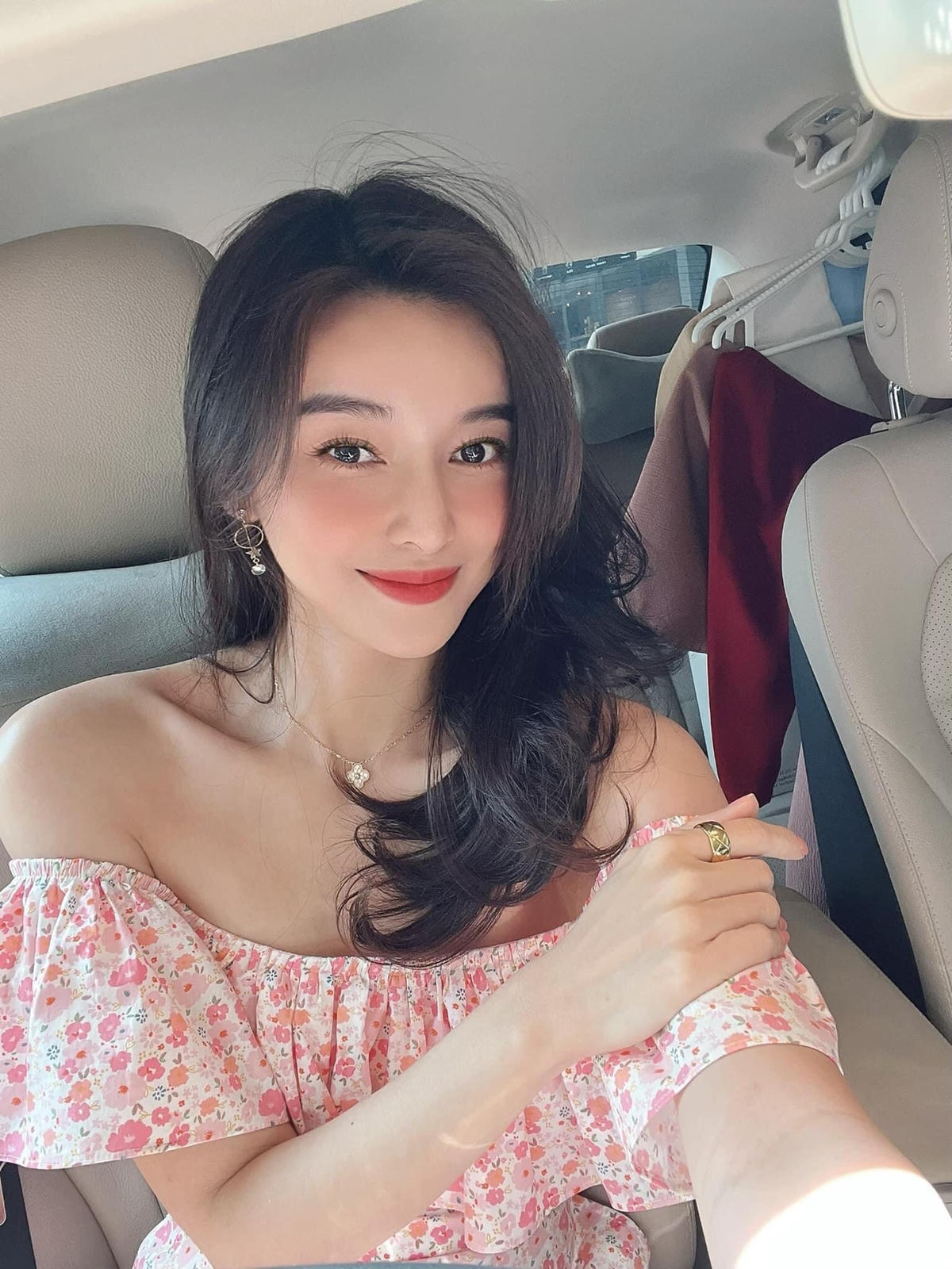 Xinh đẹp, giỏi giang là thế nhưng đường tình duyên của Cao Thái Hà không mấy suôn sẻ.