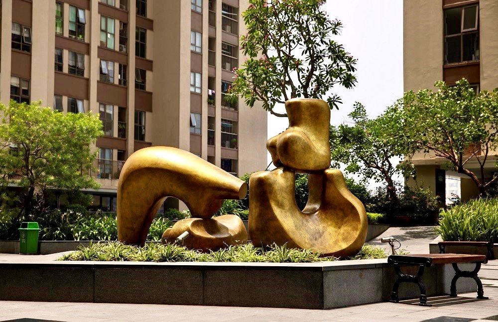 Nghệ thuật để phục vụ cho đời sống (Minh họa: Tượng tại một khu sinh hoạt chung trong dự án của Văn Phú - Invest).