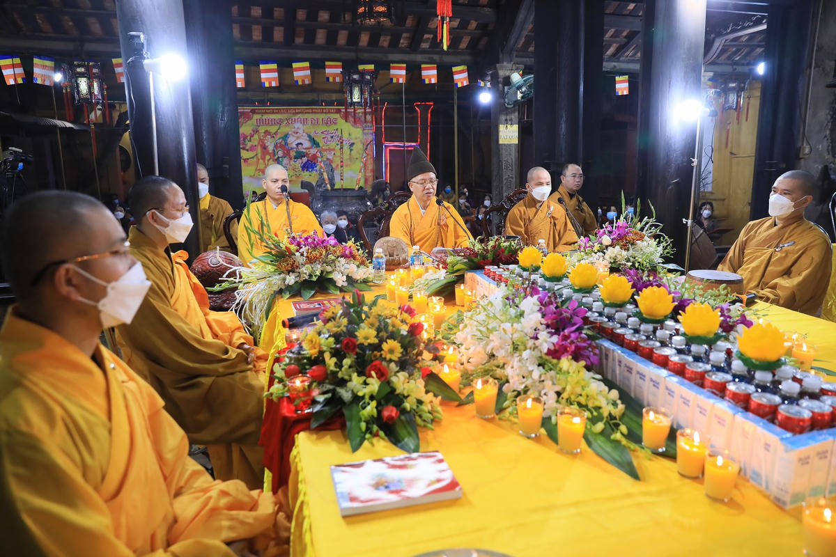 Lễ cầu an trực tuyến tại chùa Phúc Khánh. Ảnh: Quang Vinh.