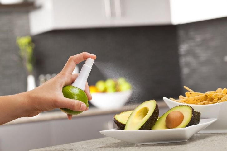 Bình xịt rửa trái cây.  