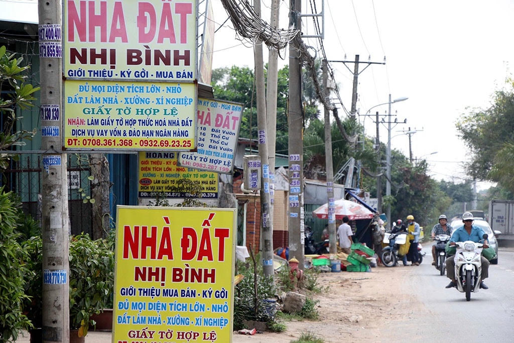 Giữ tài sản để chờ thị trường hoạt động trở lại hay bán cắt lỗ là bài toán đau đầu với các nhà đầu tư lúc này