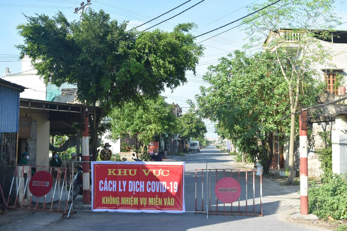 Khu dân cư ở huyện Kiến Xương, nơi có người mắc dịch được phong tỏa.