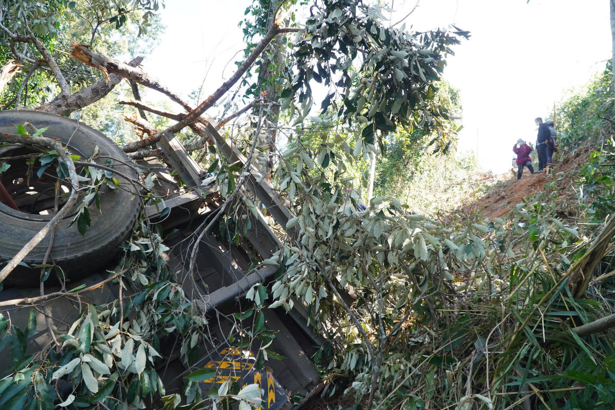 Vị trí xe bị tai nạn là vực sâu.