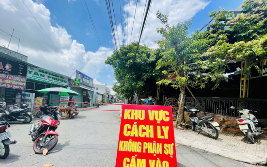 Một điểm dân cư bị cách ly nhằm phòng dịch lây lan tại Bình Dương.