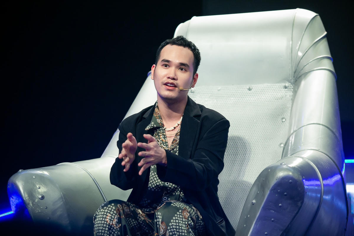 Erik khiến Hà Lê đòi 'dốc cạn' túi tiền vì quá phấn khích