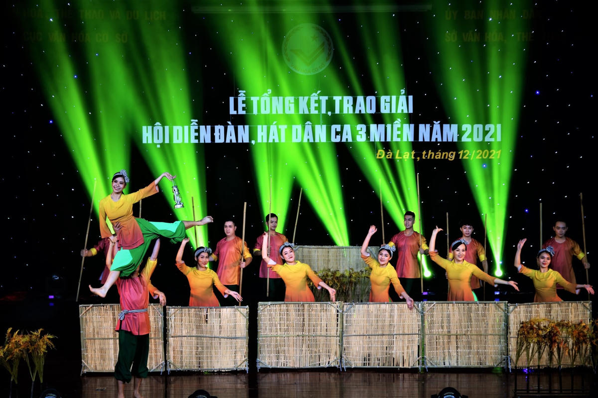 Sức sống mạnh mẽ của đàn, hát dân ca 3 miền