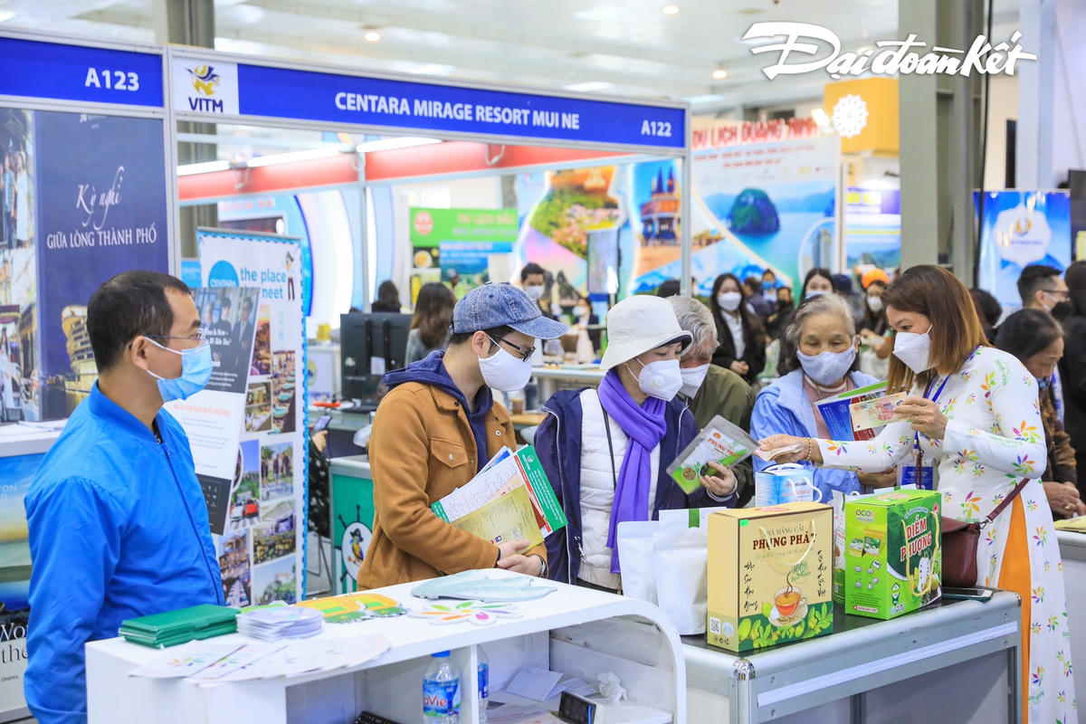 Người dân Thủ đô hào hứng đi săn tour du lịch