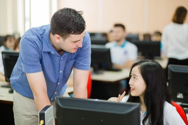 Khoa Quốc tế (Đại học Huế) đào tạo bậc cử nhân, thạc sĩ và tiến sĩ liên kết với các trường Đại học nước ngoài.
