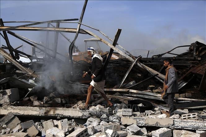 Cảnh tàn phá sau các cuộc không kích tại Sanaa, Yemen, ngày 2/7/2020. Ảnh: THX/TTXVN.