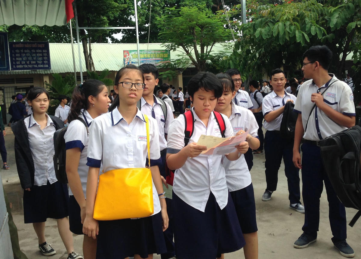 Sáng nay, các thí sinh ở TP HCM hoàn thành môn thi Toán- môn cuối cùng của kỳ thi tuyển sinh lớp 10.