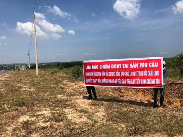 Các khách hàng bị lừa mua đất