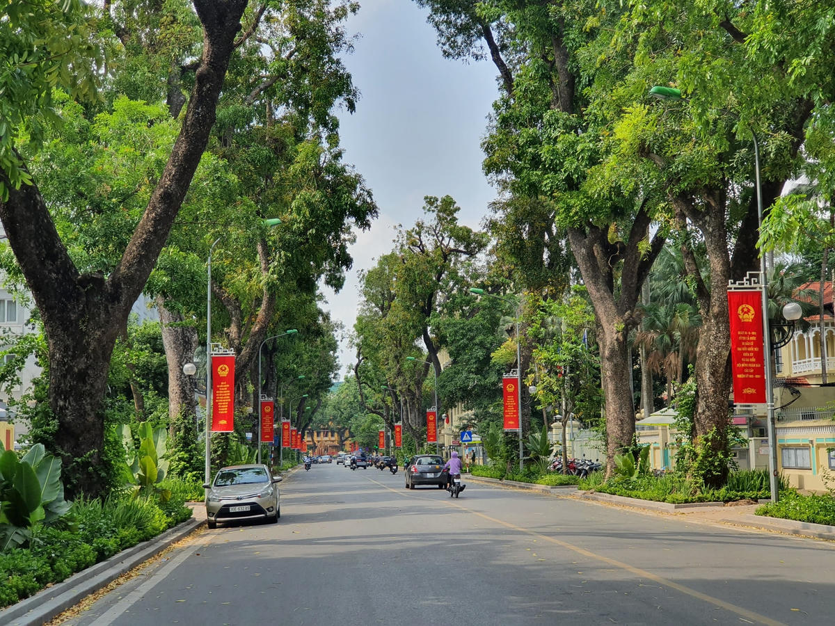 Các cơ quan, tổ chức ở trung ương và địa phương, bên cạnh việc triển khai các nhiệm vụ chính trị, tích cực chuẩn bị công tác bầu cử còn phải tập trung cao độ cho công tác phòng, chống dịch bệnh Covid-19 đang diễn biến phức tạp.
