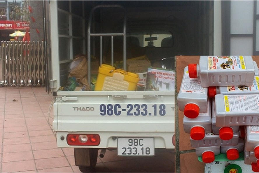 Chiếc xe cùng tang vật thu giữ.