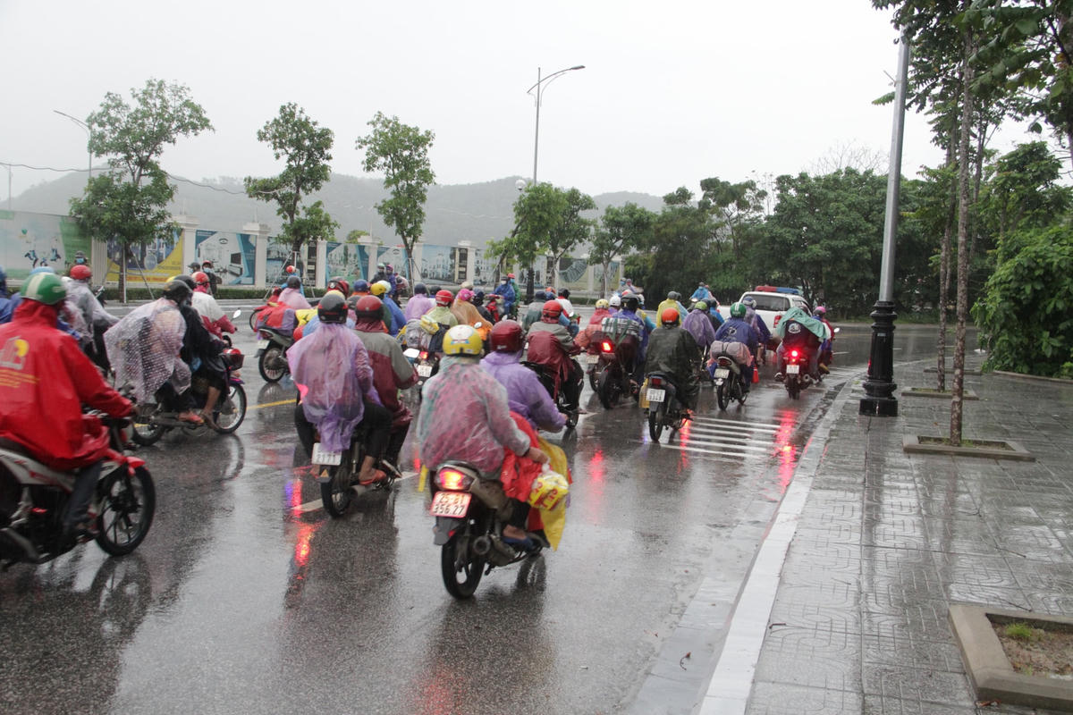 Người dân ngoại tỉnh từ Thanh Hóa trở ra Bắc thì sẽ tổ chức đưa và bàn giao cho lực lượng chức năng tỉnh Thanh Hóa, quá trình người dân di chuyển sẽ được tổ chức an toàn, có dẫn đoàn của lực lượng CSGT, lực lượng y tế.