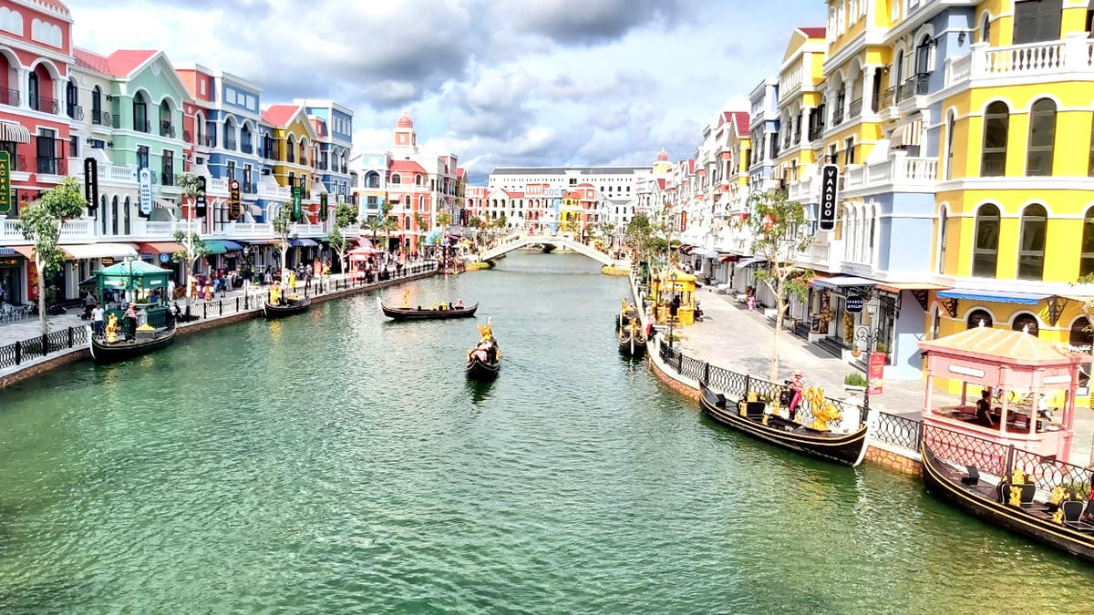 Tái hiện nhiều điểm du lịch nổi tiếng thế giới. 
